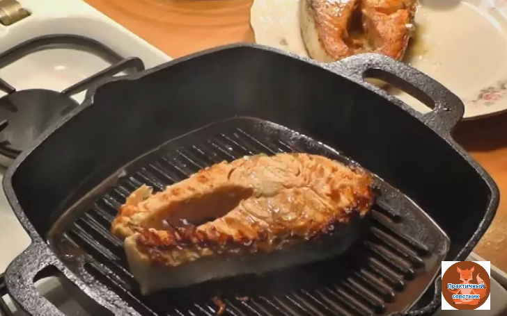 Жарим рыбу на сковороде гриль