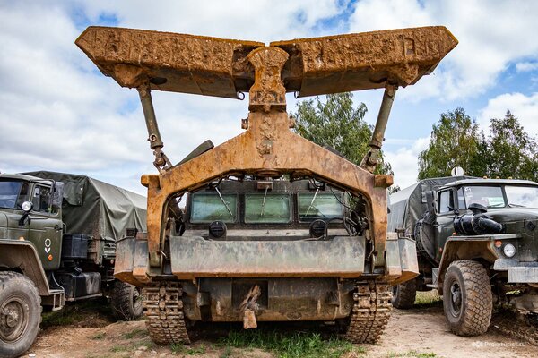 Встретил в лесу инженерный танк БАТ-2 и узнал про него много нового ?⚙️?