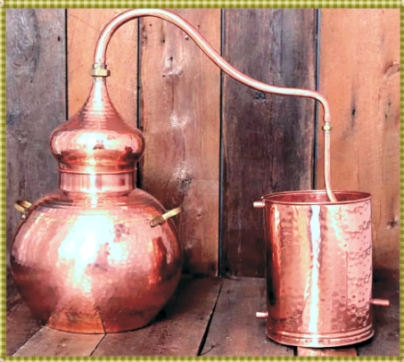 Аламбик - самогонный аппарат из меди. 