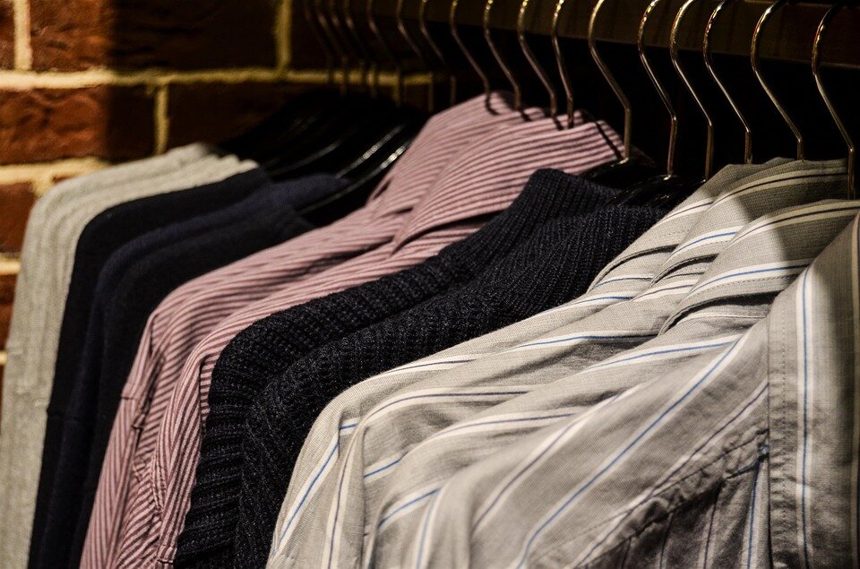 https://cdn.pixabay.com/photo/2014/08/26/21/49/shirts-428619_960_720.jpg