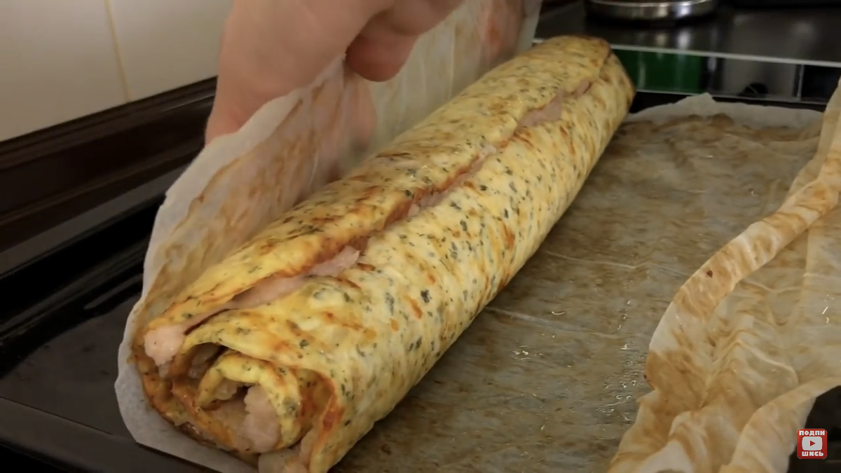Куриный рулет с сыром Очень сытно и просто.