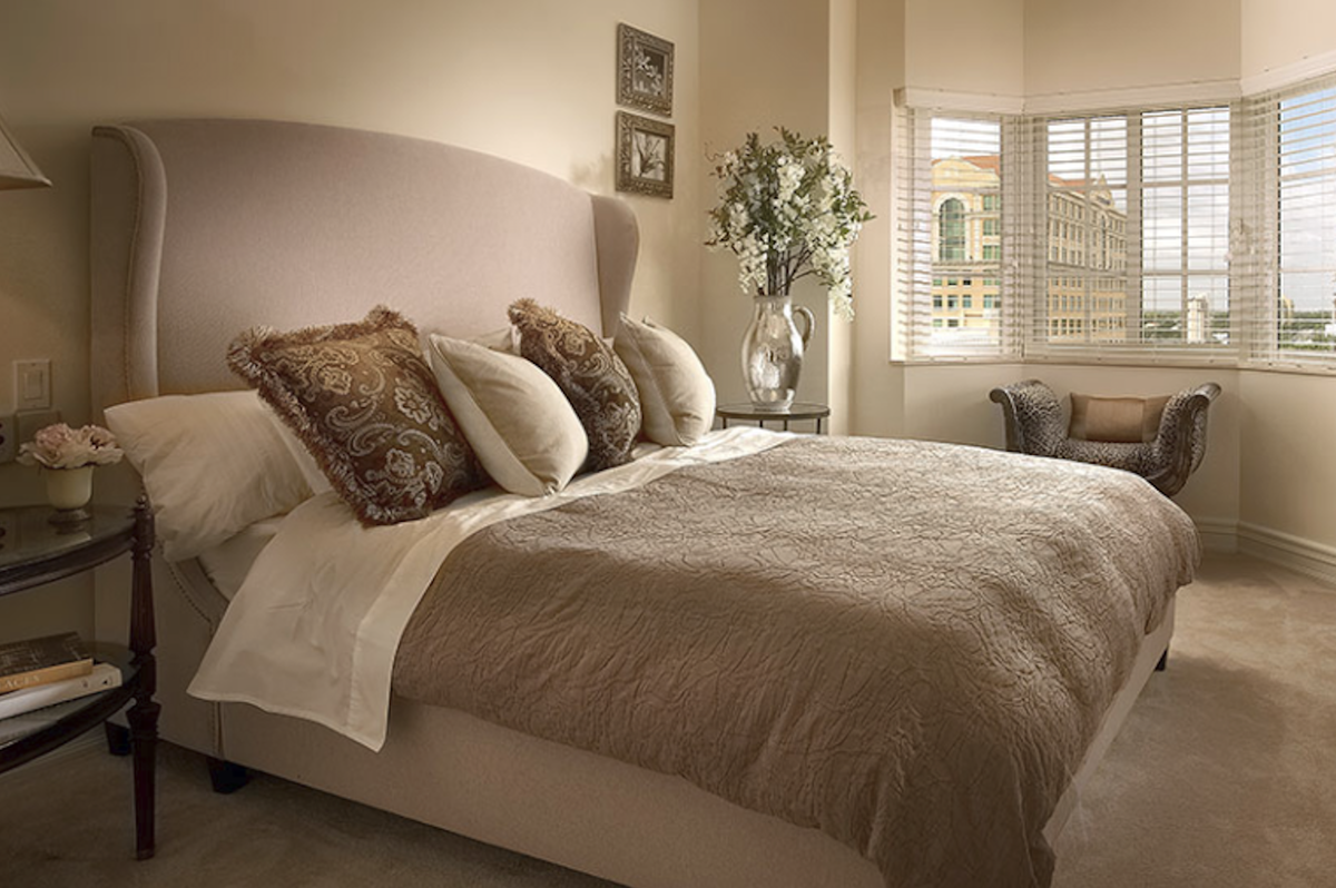 Стоимость отдельной спальни, начинается с отметки в 6100 долларов США. Даже по сравнению с местными ценами, это очень дорого. | Источник изображения: сайт www.seniorly.com