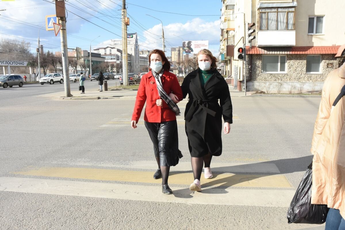 Народ гулят, вместо того, чтобы сидеть дома