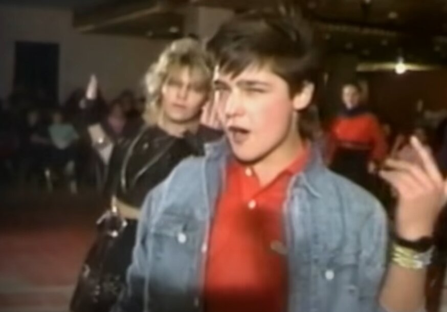 Ох, Юра! Сколько девчонок свёл ты с ума.