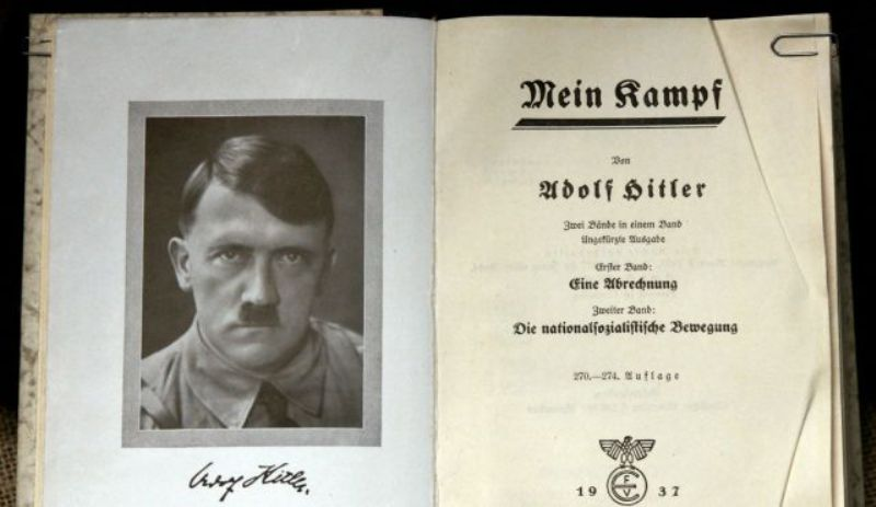 Mein kampf. Майн кампф советское издание. Mein Kampf в Германии. Книга Гитлера. Майнкрафт книга Гитлера.