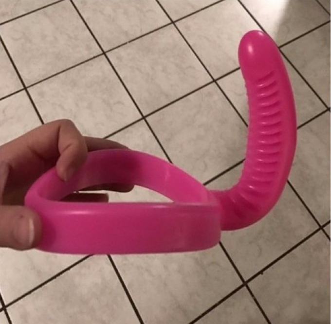 Фото странной вещицы. Взято из Твиттера.