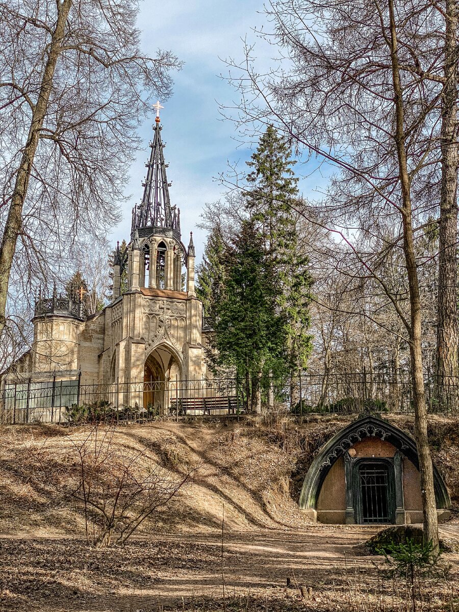 Шуваловский парк церковь петра и павла