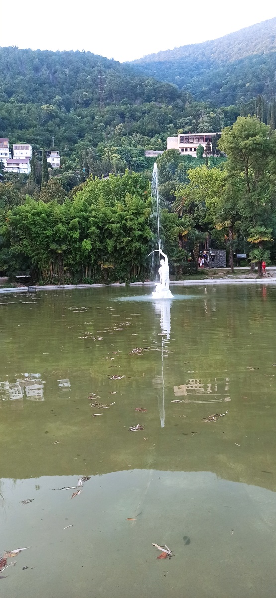 Фонтан Приморского парка, явно,требует чистки. 