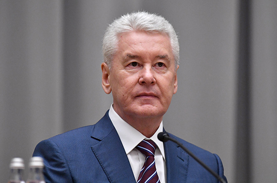 Знакомьтесь - это Собянин. Ввёл в Москве  карантин, запретил впускать в рестораны людей без кодов и сделал много  чего ещё хорошего для людей, и для страны.