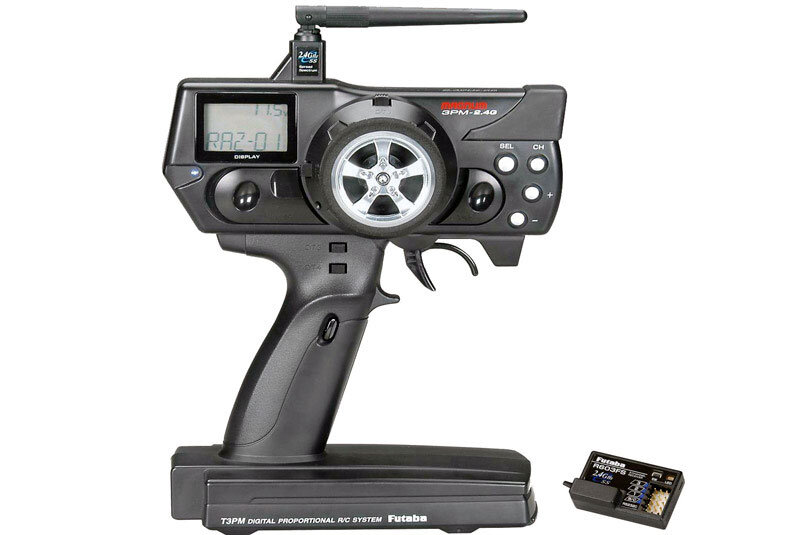 Передатчик (слева) и приёмник (справа). Можно купить комплектом, можно купить отдельно приёмник и отдельно передатчик. Во втором случае, возможно, придётся купить комплект кварцев соответственно для передатчика и приёмника, чтобы все работало на одной частоте. Фото позаимствовано с сайта http://www.rcdrive.ru.