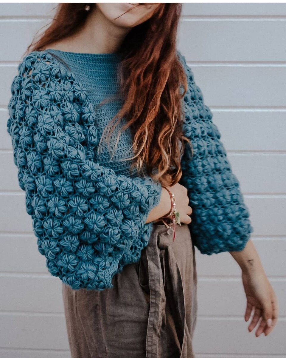 Источник: https://prokrasotu.org/pulover-krjuchkom-s-uzorom-na-rukavah/