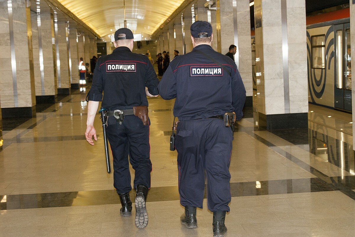 Полиция метро. ППС на метрополитене в Москве. Полиция Московского метрополитена. Полиция в Московском метро. Сотрудники Московского метрополитена полиция.