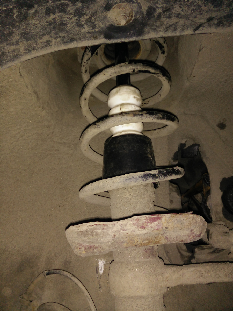 Вот так выглядит отбойник на передних стойках 