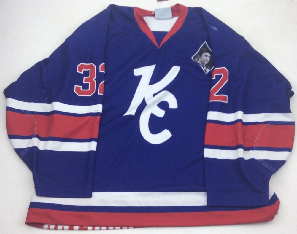 Изображение с яндекс.картинки (хоккейный свитер "Крыльев Советов")