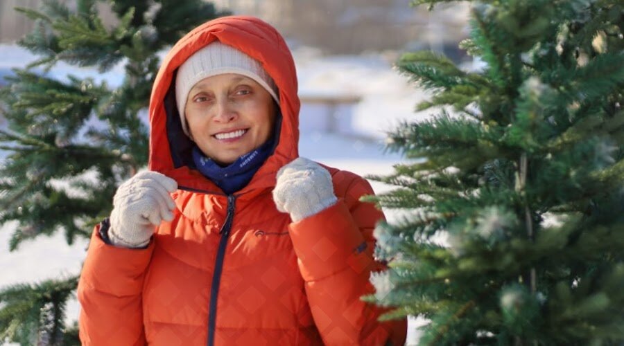 Людмила живет насыщенной жизнью и много улыбается после восстановления зубов. Фото: из личного архива пациентки.