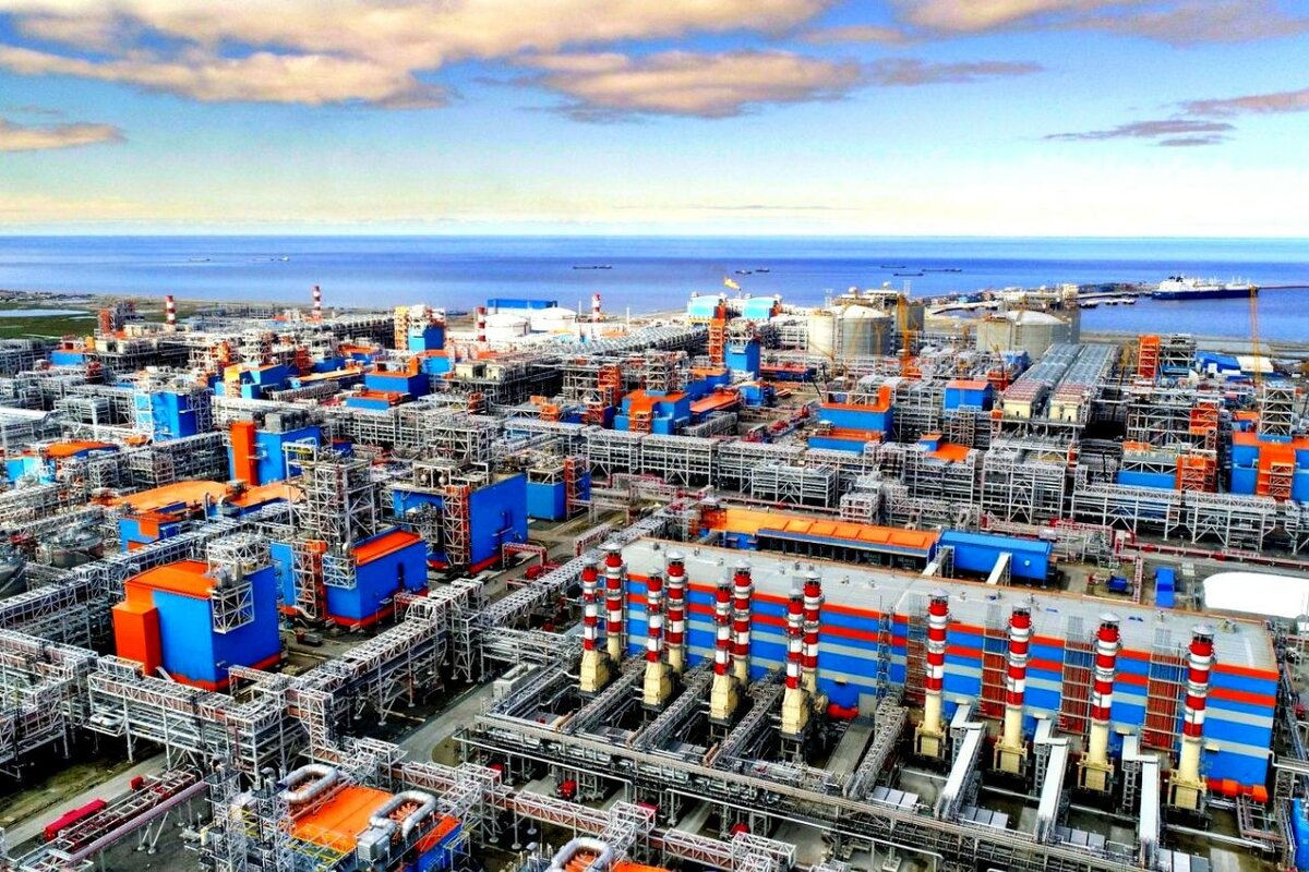 Судоремонтный завод новороссийск. Ямал спг сабетта. Порт врангель приморский край. Завод порта. Завод порта.