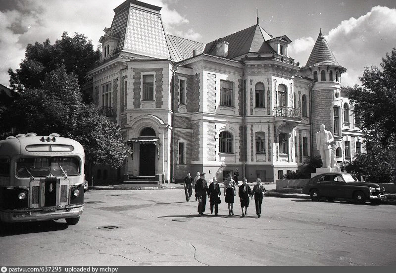 Ð¢Ð°ÐºÐ¾Ð¹ Ð±ÑÐ»Ð° ÐÐ¾ÑÐºÐ²Ð° Ð² 1950-Ñ Ð¸ ÑÐ°Ðº Ð² 2022 Ð³Ð¾Ð´Ñ Ð²ÑÐ³Ð»ÑÐ´ÑÑ ÑÑÐ¸ Ð¼ÐµÑÑÐ° Ð½Ð° ÑÐ¾ÑÐ¾ ÑÐ´ÐµÐ»Ð°Ð½Ð½ÑÑ Ñ ÑÐµÑ Ð¶Ðµ ÑÐ¾ÑÐµÐº