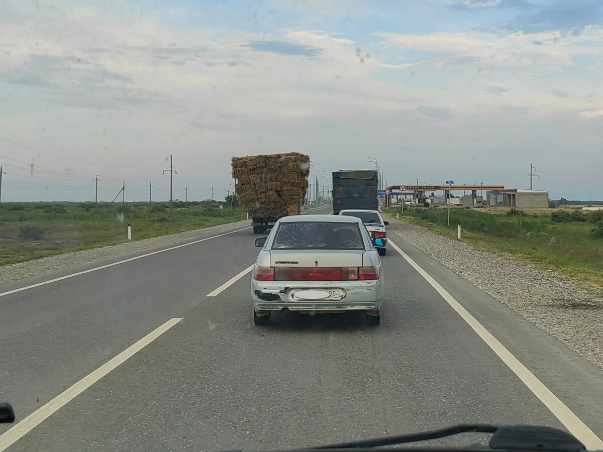 Много коров, а значит много сена (ещё и на обгон)))