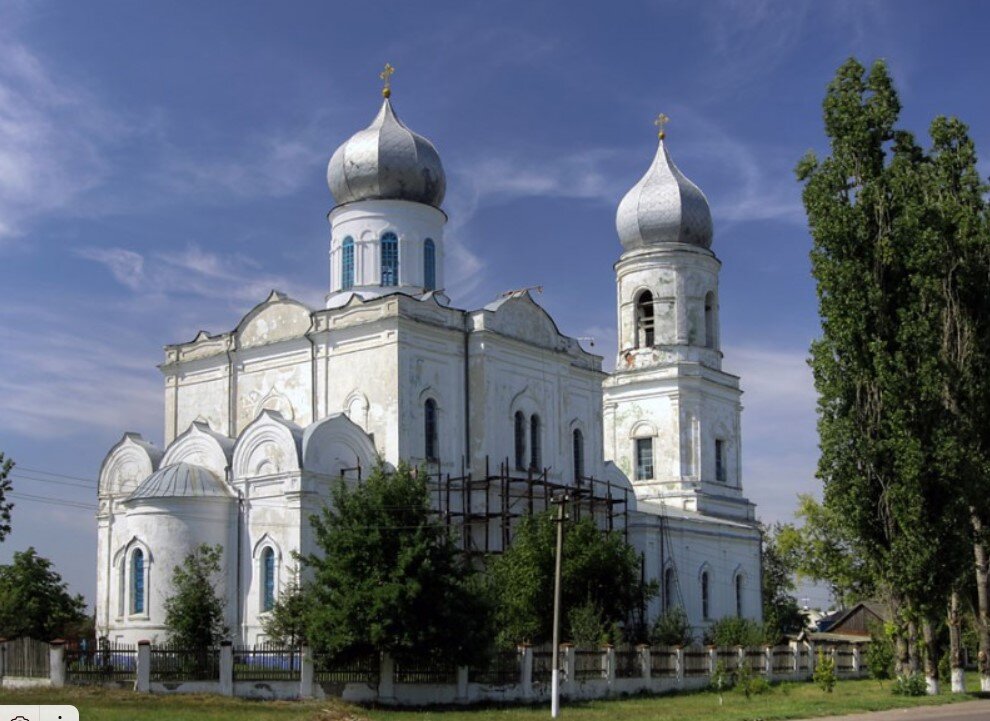 М біла. Храм Покрова Пресвятой Богородицы Бутурлиновка. Белая Церковь Бутурлиновка. Покровская Церковь Бутурлиновка.