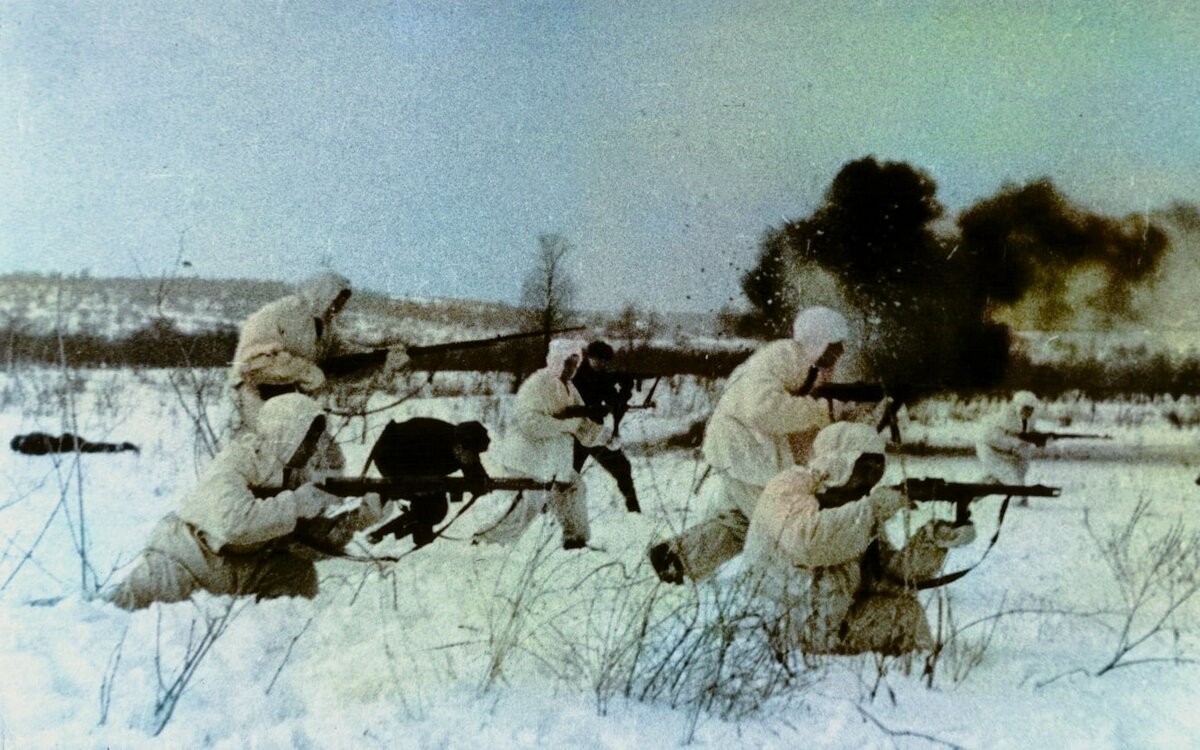 В наступлении. Раскрашено