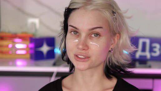 Из теледивы в бьюти-блогеры: Кардашьян показала, как сделать праздничный макияж - видео