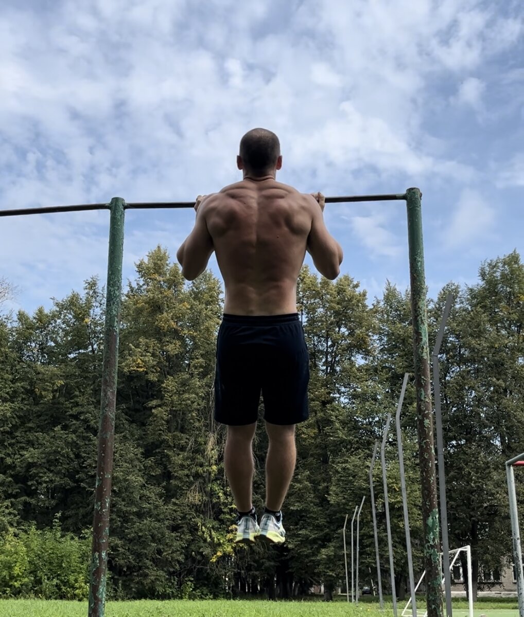 Подтягивания на турнике с паузой. 