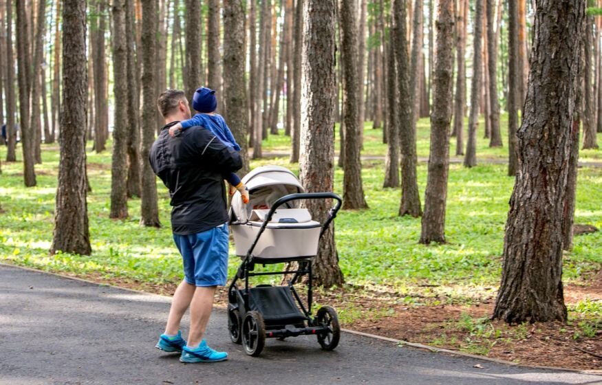    Минтруда уточнил условия выплаты пособия по уходу за ребенком до 1,5 лет