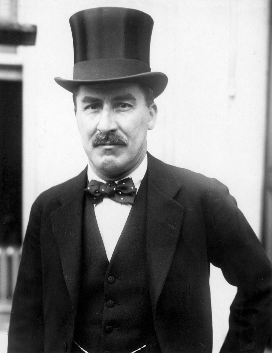 Говард Картер-английский археолог и египтолог, совершивший в 1922 году в Долине Царей близ Луксора открытие гробницы Тутанхамона, 