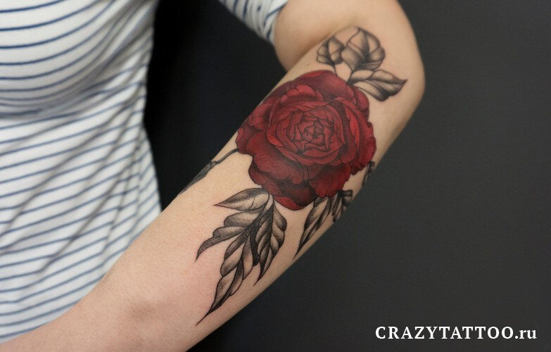 Татуировка женская реализм на плече цветы 1199