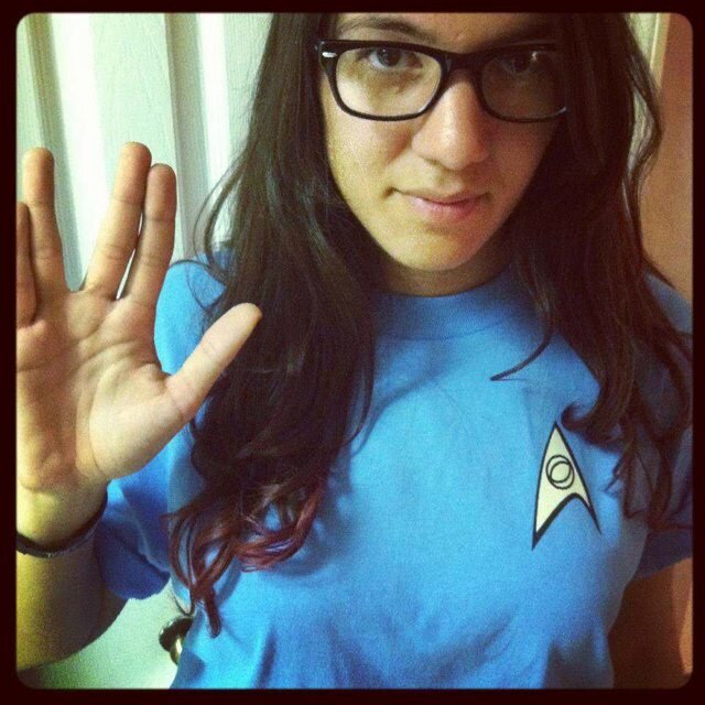 
 Валерия была заведующей отделом языковых искусств в школе в Майами, где она работала уже 7 лет, пишет The Sun. Она была популярной учительницей среди своих учеников — часто болтала с ними напрямую через социальные сети и участвовала в их совместных инициативах.  
 Валерия всю жизнь была поклонницей Star Trek, она окончила Университет Джонса Хопкинса в Балтиморе на отлично и вышла замуж в 2013 году. 
  Но через несколько лет отличнице захотелось чего-то большего... И в 2015 году она закрутила роман с 15-летним школьником, с которым, предположительно, до этого общалась в социальных сетях. Интрижка длилась два года, прежде чем их спалили в октябре 2017-го. 
 Согласно имеющимся показаниям ученика, Валерия была инициатором экстремального орального секса прямо в классных комнатах — бесчисленное количество раз. Также они любили заниматься любовью в машине Валерии и в спальне у ученика в доме. Школьник признался, что сам пошёл на половой контакт с Валерией и часто приглашал её к себе.
Теперь учительница обвиняется в совращении несовершеннолетнего и превышении своих полномочий. Её поместили в Коррекционный центр Тернера Гилфорда, сумма её залога составляет $15 тыс. 