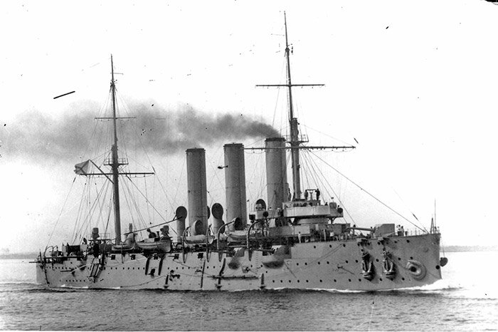 Крейсер Аврора в 1916 году .
