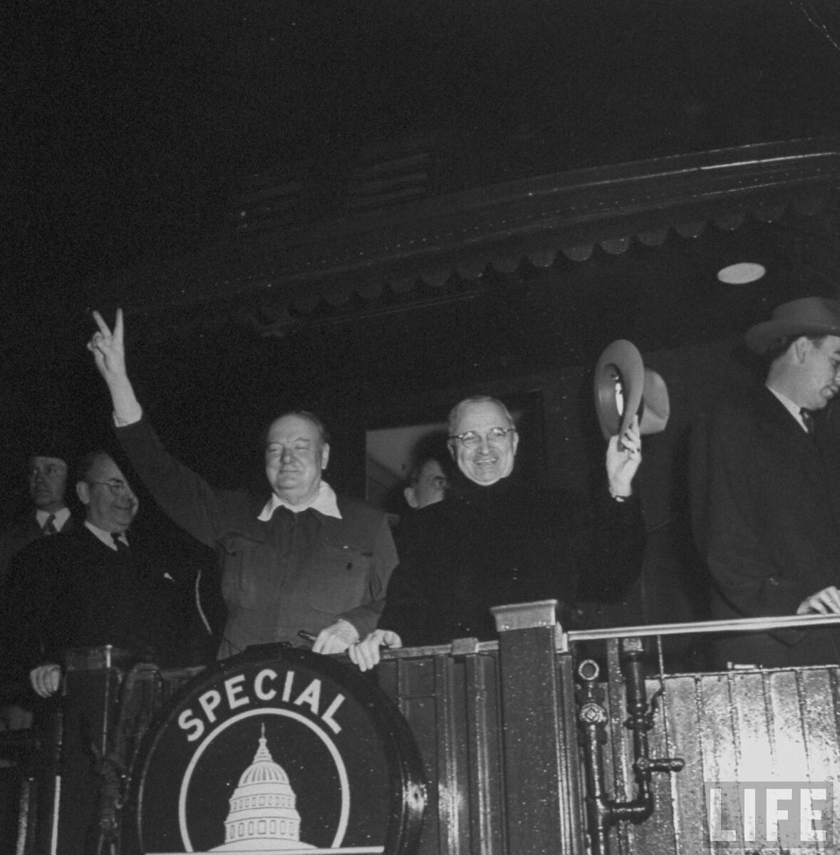 Тревоги которой наполнена речь черчилля. Черчилль Фултонская речь 1946. 1946 Речь Черчилля в Фултоне. Фултонская речь Уинстона Черчилля. Уинстон Черчилль выступление 1946.