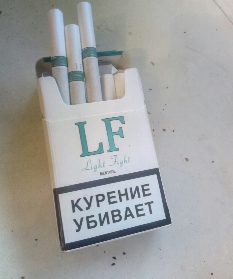 Сигареты с ментолом. Сигареты LF Menthol. Сигареты ЛФ Блэк компакт. Сигареты компакт с ментолом. Мятные сигареты.
