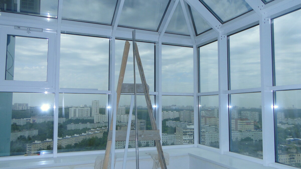 Настоящий зимний сад из алюминиевого профиля  в многоквартирном доме