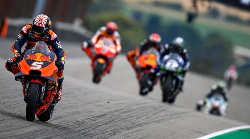 Гонщикам Moto GP напомнили о том, что они не должны блокировать других пилотов в Заксенринге после инцидента в конце второй тренировки, с более строгими штрафами, которые должны быть введены для третьей тренировки в субботу.