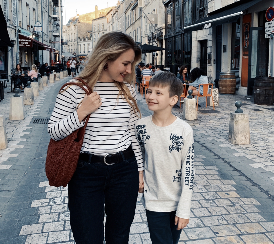 Сын начинает проситься домой через пару дней после приезда на дачу, ему там скучно.