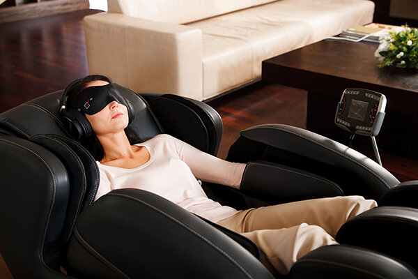 На фото массажное кресло Casada BetaSonic