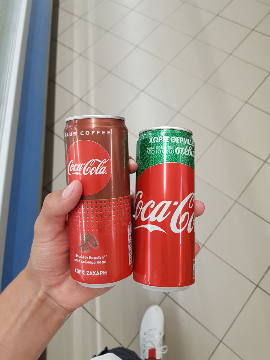 Слева: с кофеином Справа: с зеленым чаем