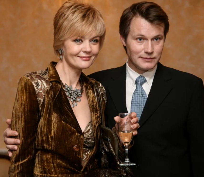 Кто муж красавицы телеведущей Юлии Меньшовой?