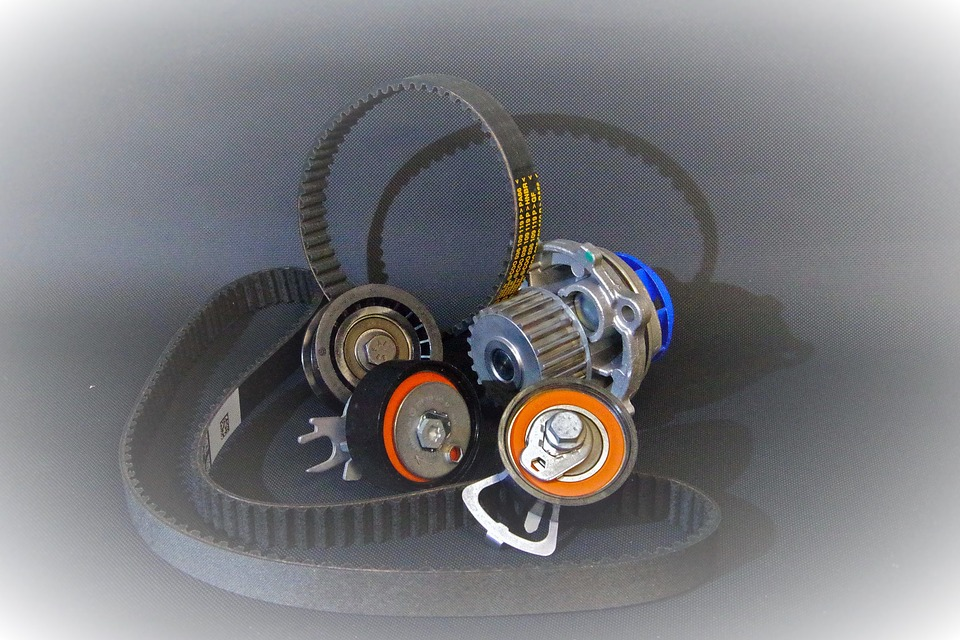 https://cdn.pixabay.com/photo/2015/10/18/21/41/timing-belt-995254_960_720.jpg
