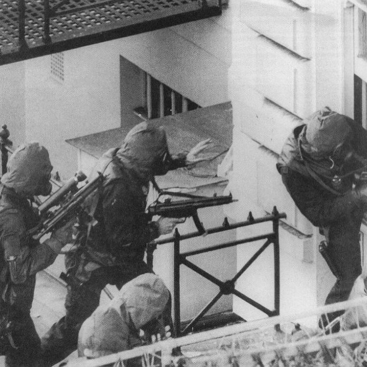 Спецназ в англии 9 букв. Штурм иранского посольства в Лондоне в 1980. САС спецназ Великобритании 1980. Штурм иранского посольства. Осада иранского посольства 1980 год.