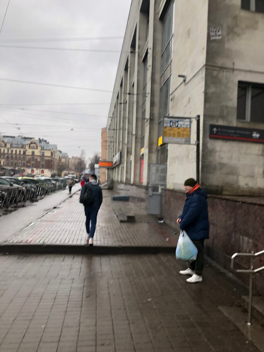 Идем к терминалу отправления поезда Аллегро