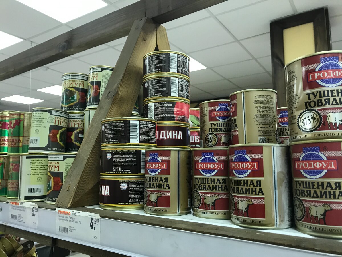Банка тушенки весом 338 граммов стоит 6,69 белорусских рублей, или 209 российских.