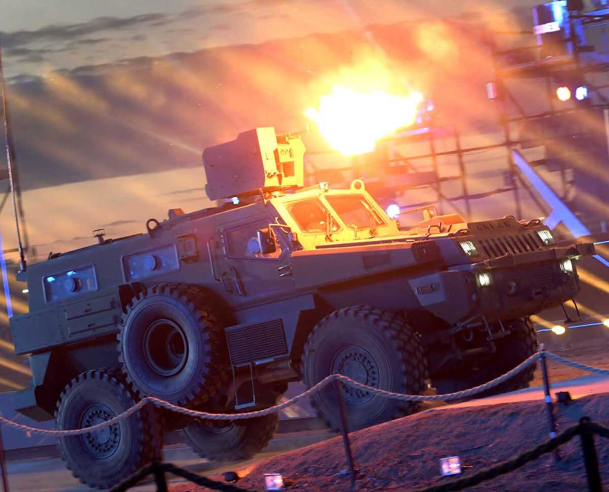 Бронемашина Арлан ведёт огонь во время шоу на выставке KADEX-2016. источник: КПИ