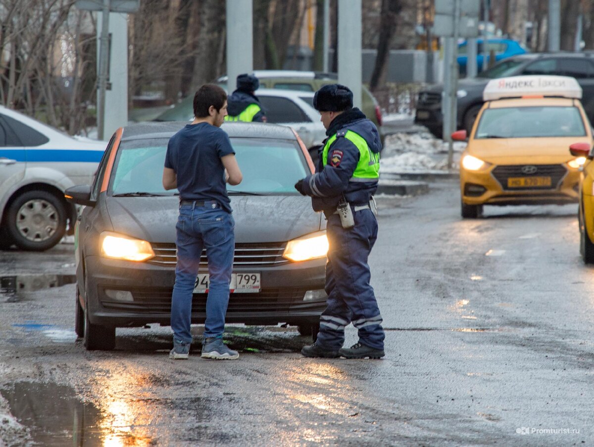 Водитель закрыл номер на авто, но всё равно попался инспектору ГИБДД ??‍♂️⛓