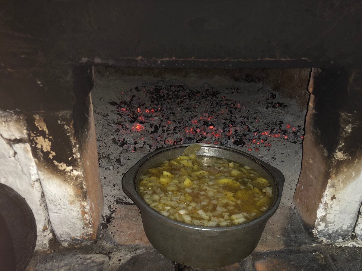 Запечённая картошка с мясом в Русской печи. Аромат стоит на всю деревню! |  Тверская - вот она какая | Дзен