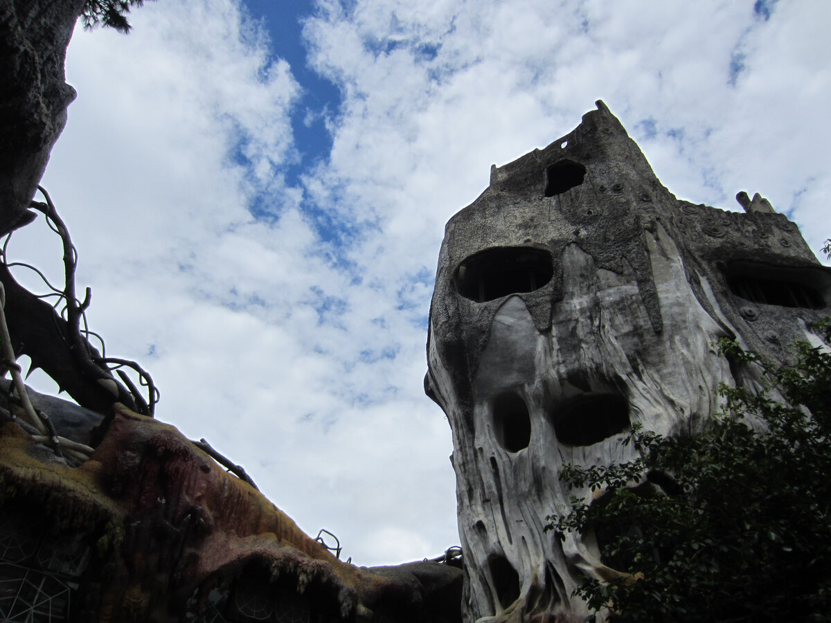 Здание с огромной сумасшедшинкой!