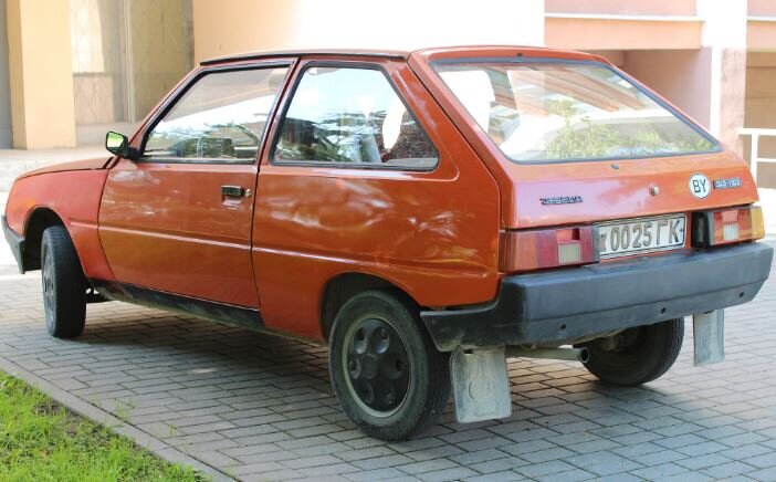 ЗАЗ-1102 Таврия сзади