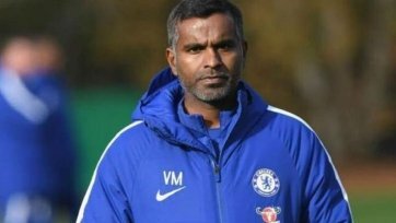 Путь Виная Менона в Английскую премьер-лигу начался с неожиданного приглашения. Российский миллиардер зазывал в Англию, где услугами Менона хотели воспользоваться его дочь с супругой. Вопрос нелегкий, но отказаться от такой перспективы было невозможно.
