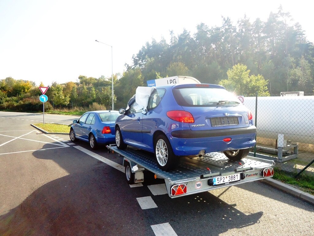 Перевозим автомобиль на прицепе-лафете – какая нужна категория прав? |  Auto.Today | Дзен